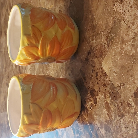 2 Beautiful embossed sunflower mugs by Gibson, EUC - Picture 3 of 8